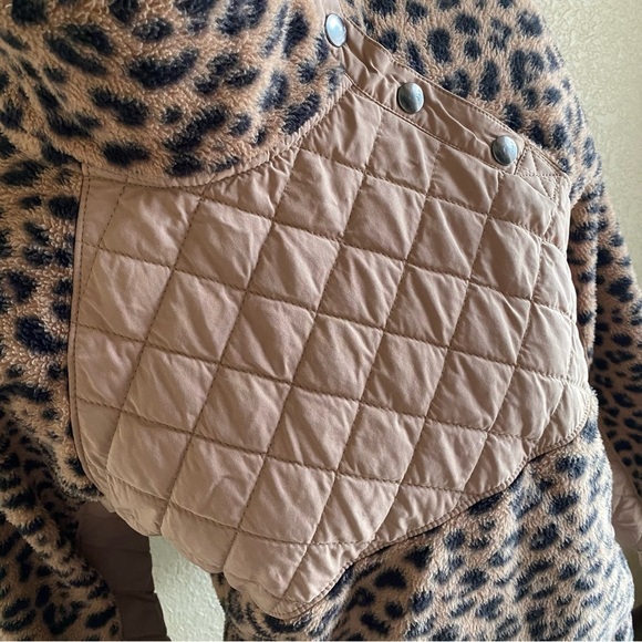 Abercrombie & Fitch Leopard Quilted Fleece Pullover Sweater Sweatshirt Brown: Sm - Picture 3 of 10